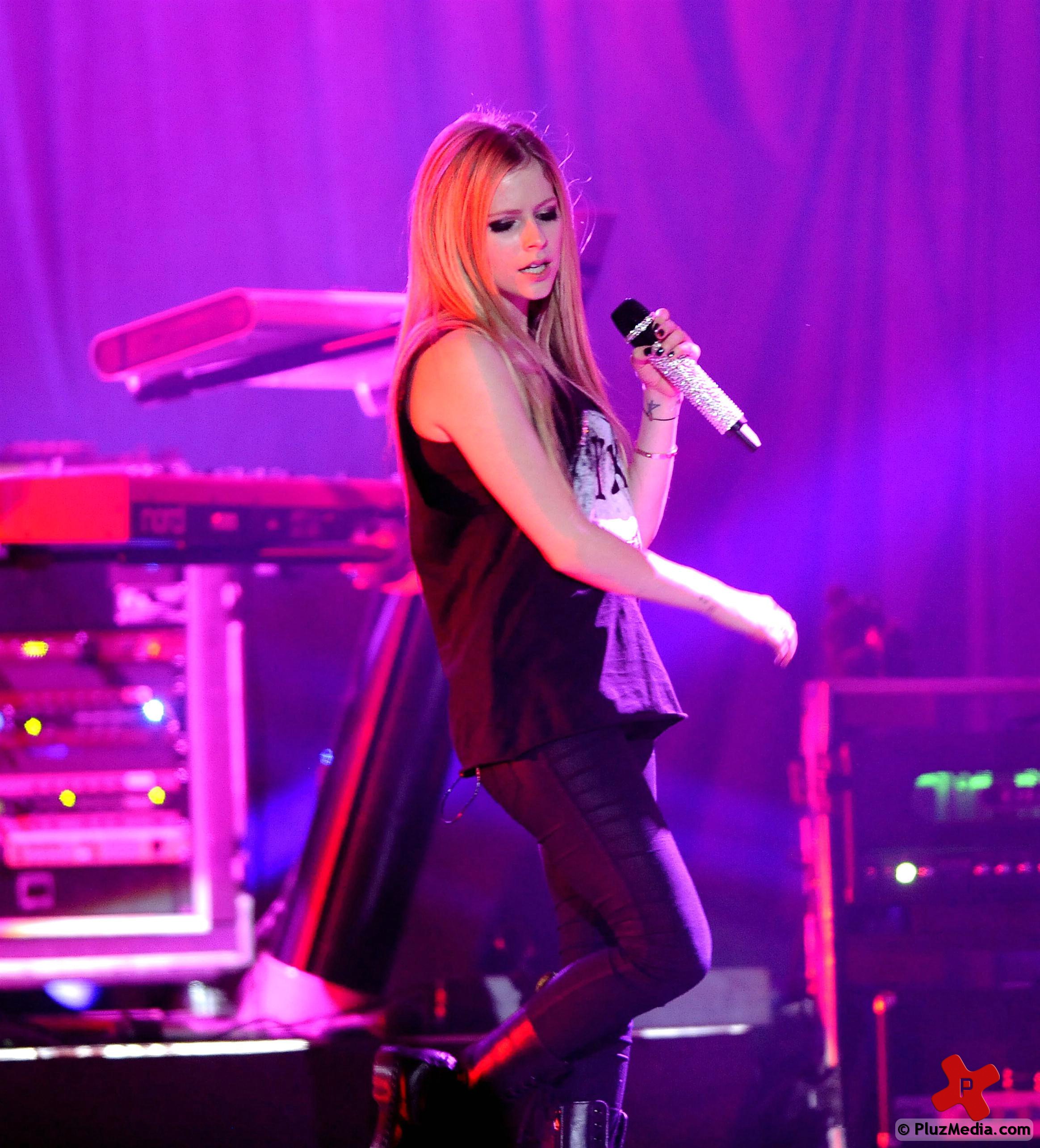 Avril Lavigne performs live during her Black Star Tour 2011 photos | Picture 75535